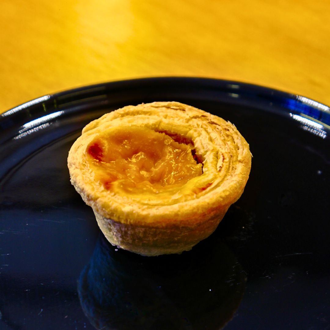 Pastel de Belém da Ritto, com massa folhada e creme aveludado.